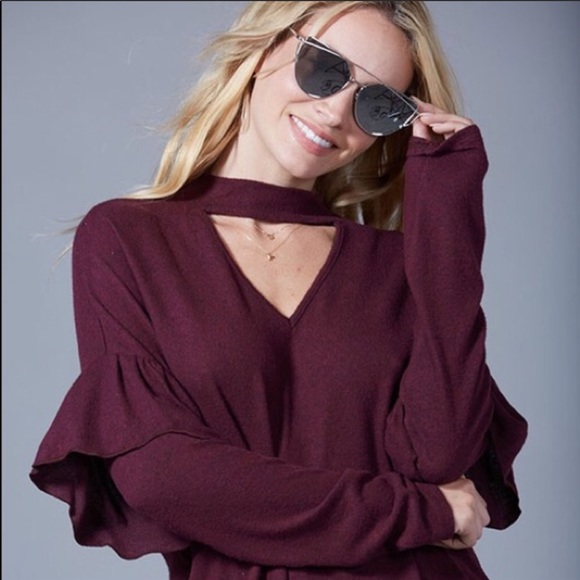 Vici Tops - 👜Vici Keyhole Choker Long Sleeve Top❤️